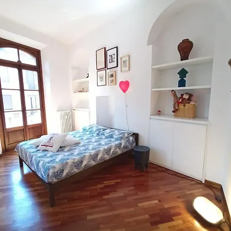 Charming Design Into Navigli District Apartment *