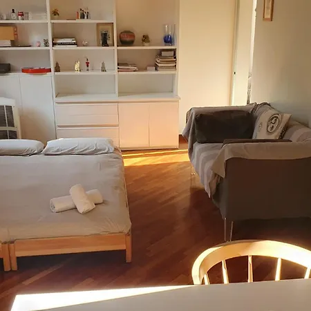 Apartment Charming Design Into Navigli District *
