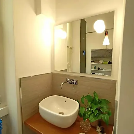 Charming Design Into Navigli District Apartmán