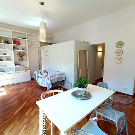 Apartman Charming Design Into Navigli District Milánó